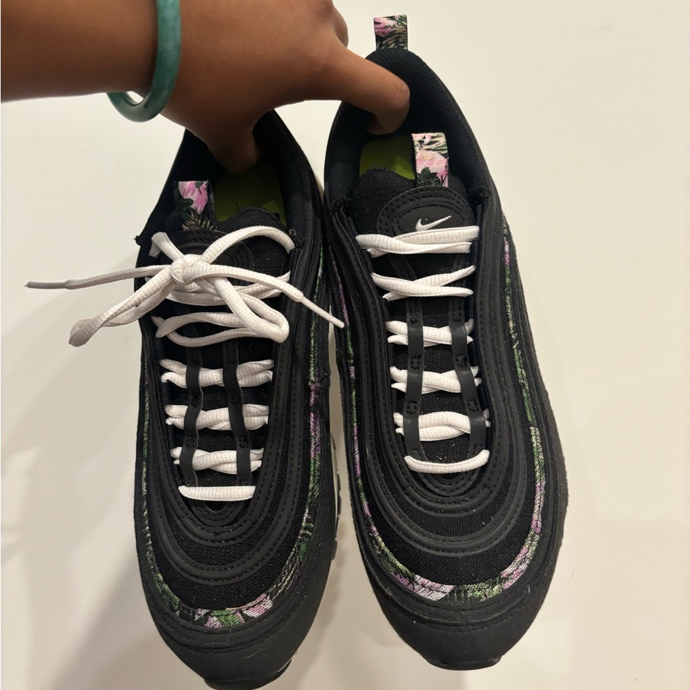 Women’s Nike shoes - Picture 4 of 7